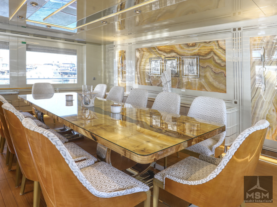 Salon & living Spaces