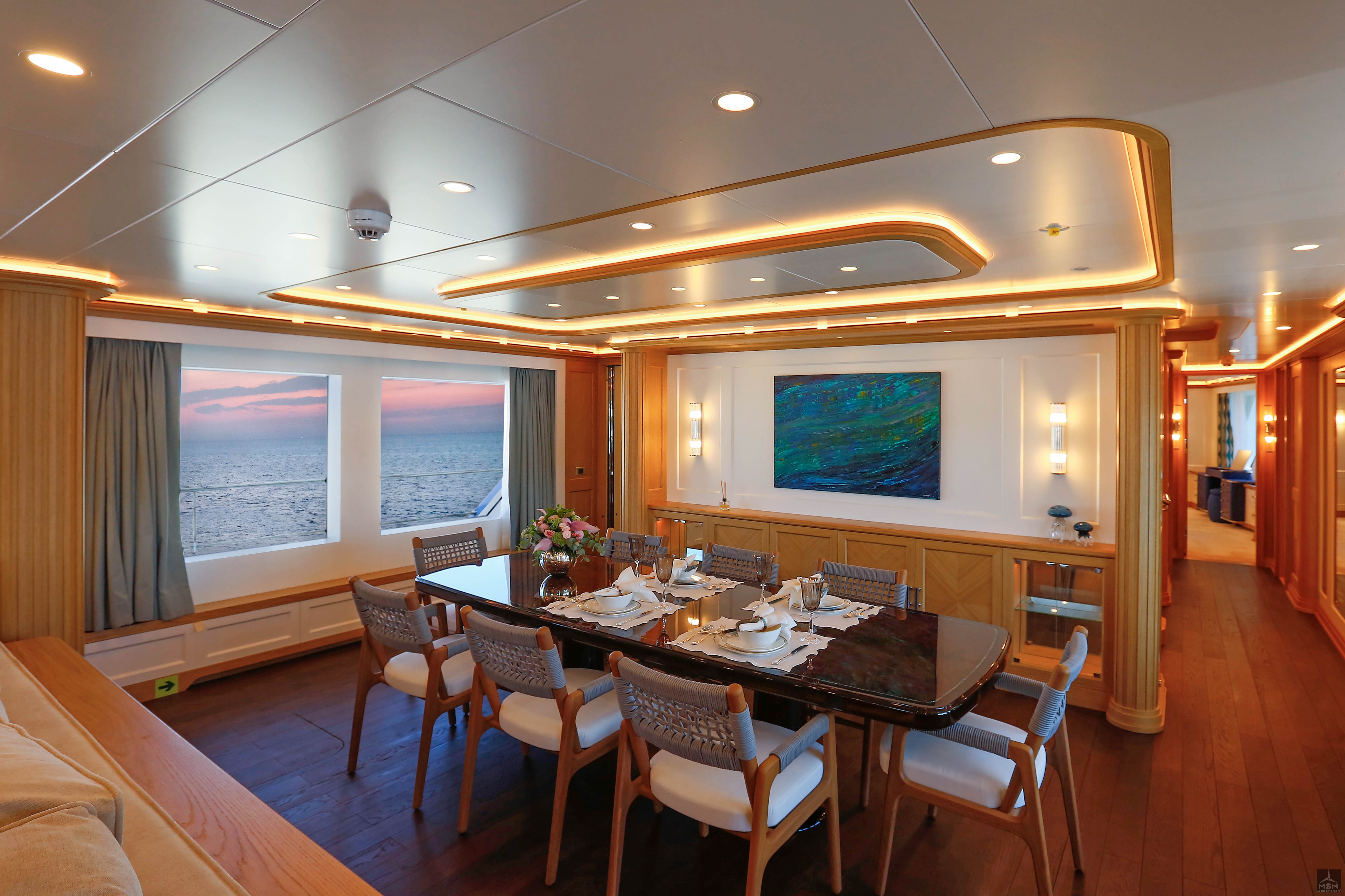 Salon & living Spaces