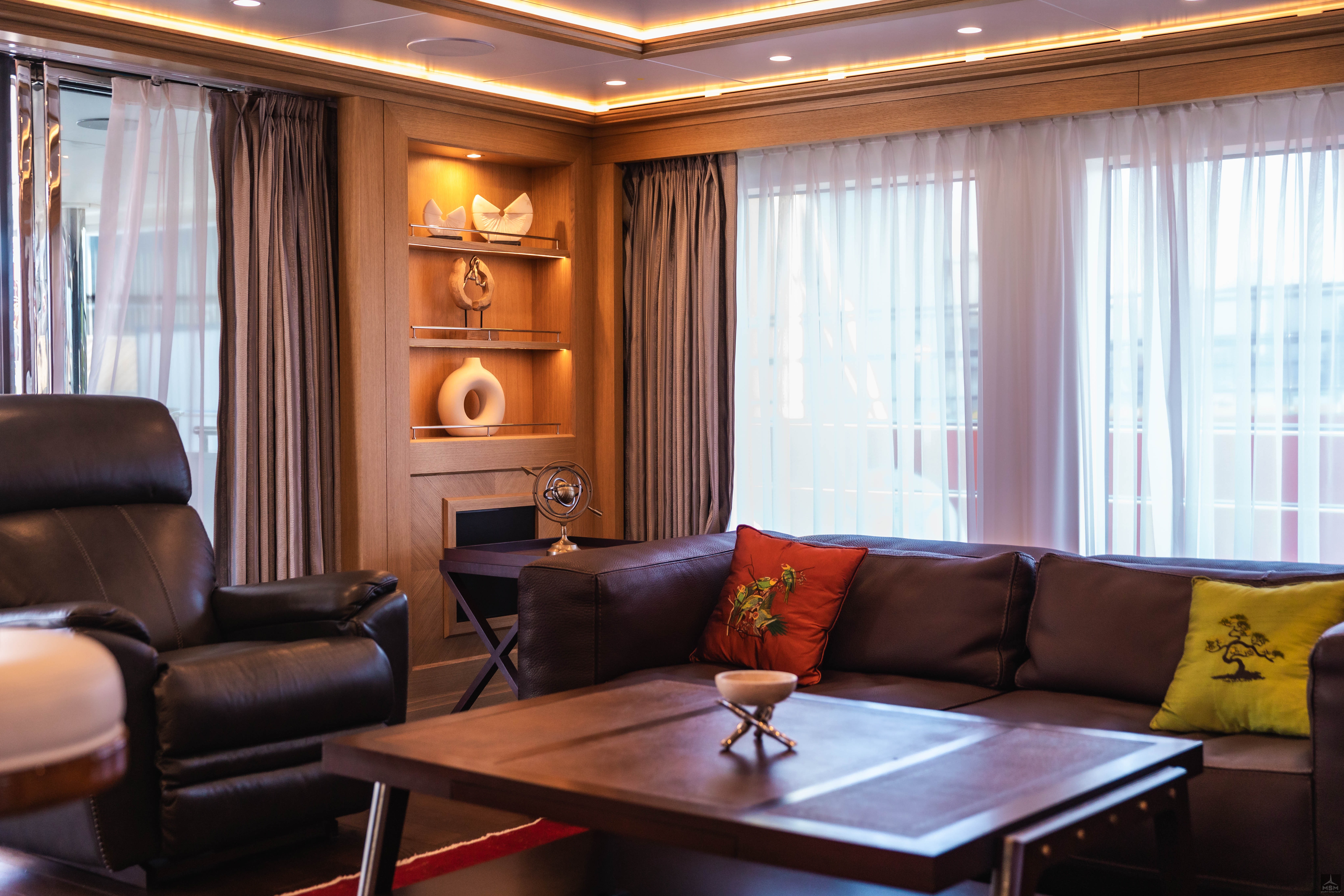 Salon & living Spaces