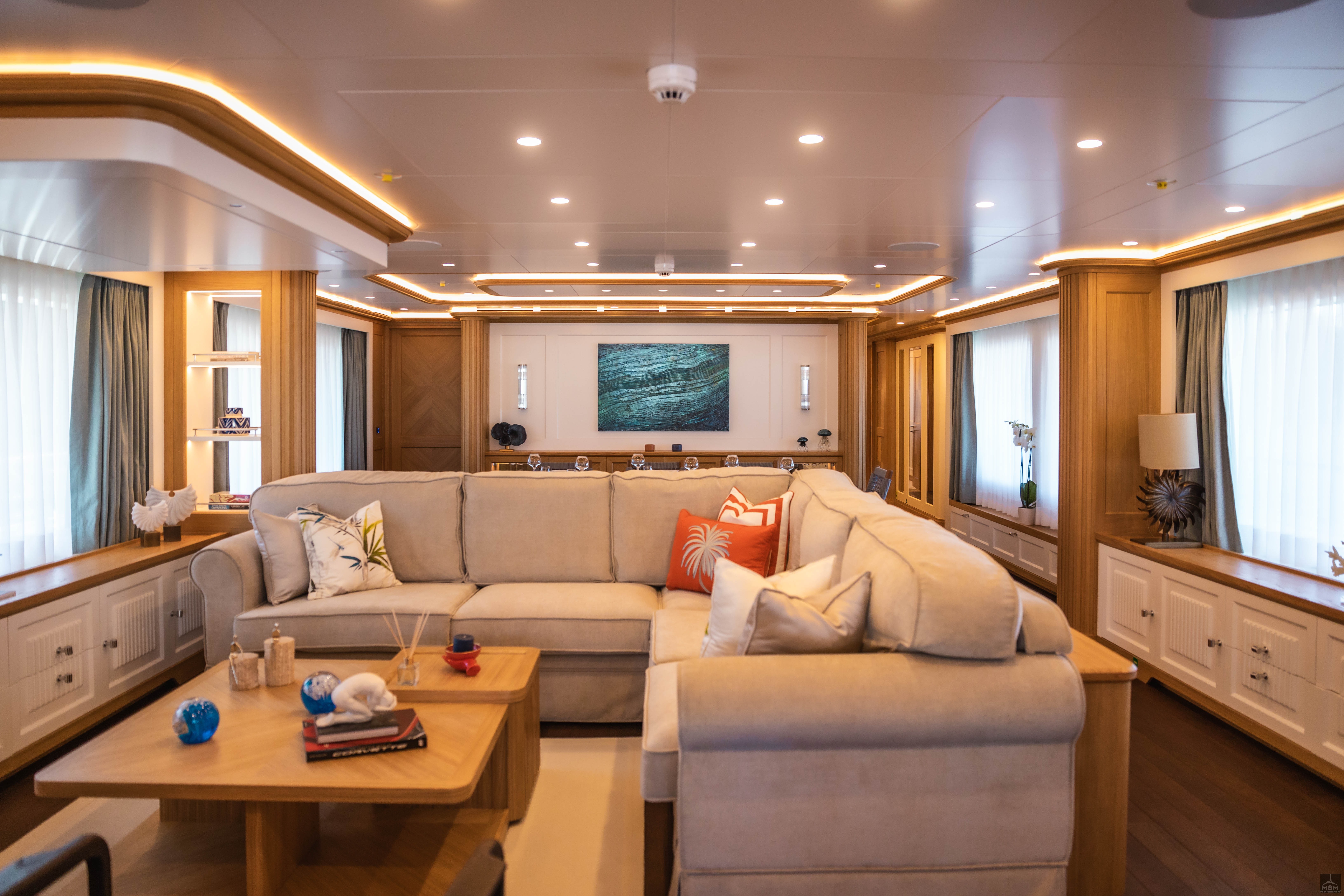 Salon & living Spaces